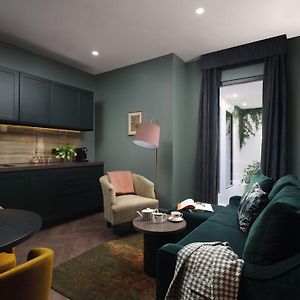 Club Kamer met een King Size Bed in het Atrium